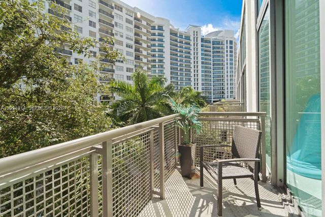 6000 Collins Avenue 517, Miami Beach, FL 33140
