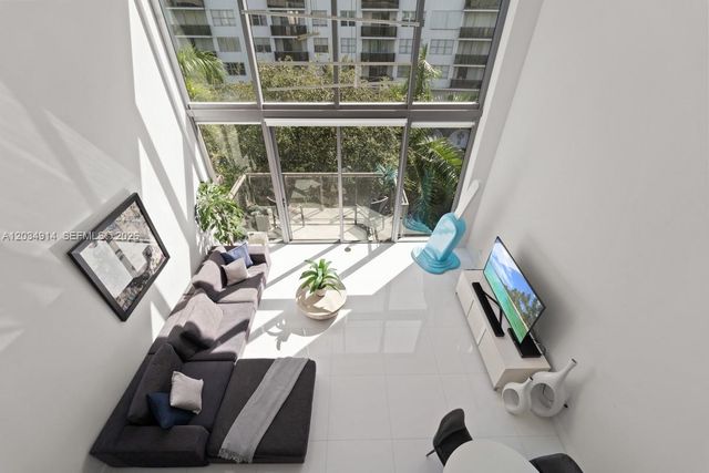 6000 Collins Avenue 517, Miami Beach, FL 33140