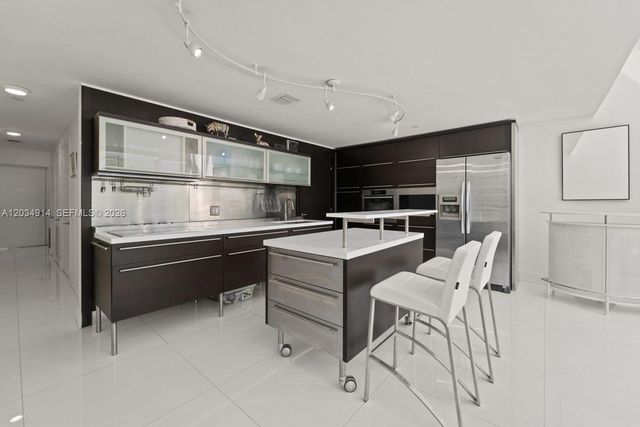 6000 Collins Avenue 517, Miami Beach, FL 33140