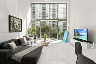 6000 Collins Avenue 517, Miami Beach, FL 33140