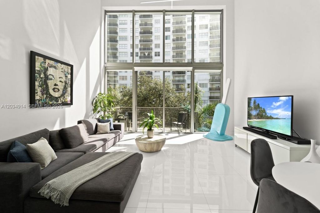 6000 Collins Avenue 517, Miami Beach, FL 33140