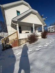 3922 W Court Street, Flint, MI 48532