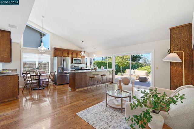723 Navaronne Way, Concord, CA 94518