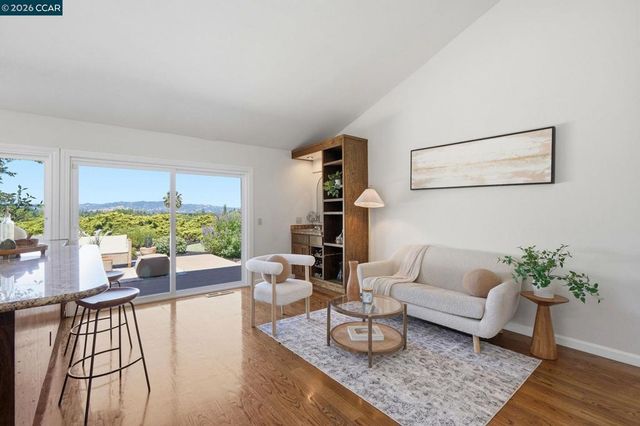 723 Navaronne Way, Concord, CA 94518