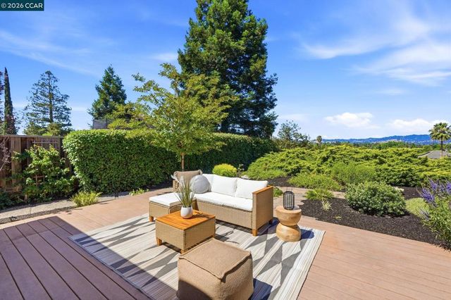 723 Navaronne Way, Concord, CA 94518