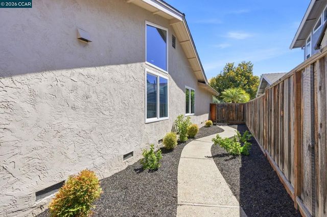 723 Navaronne Way, Concord, CA 94518