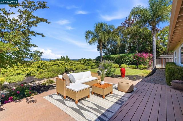 723 Navaronne Way, Concord, CA 94518