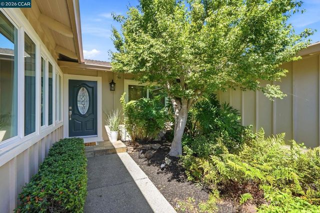 723 Navaronne Way, Concord, CA 94518