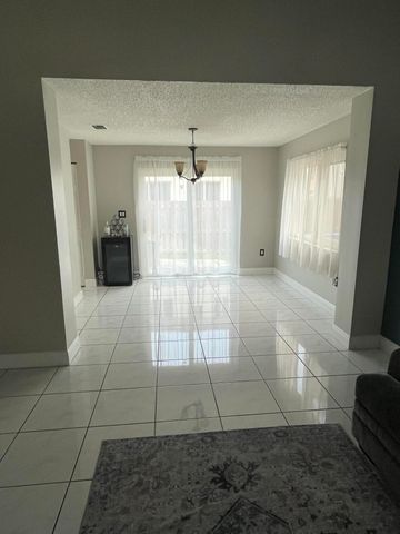 1933 NW 99th Avenue, Pembroke Pines, FL 33024