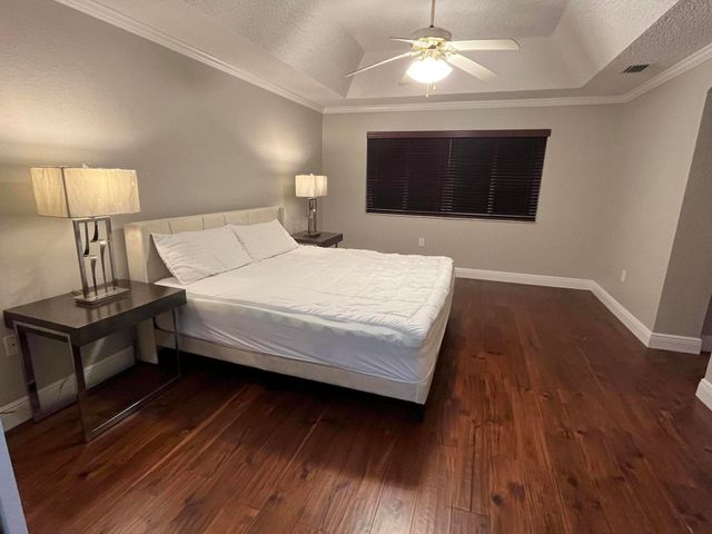 1933 NW 99th Avenue, Pembroke Pines, FL 33024