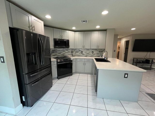 1933 NW 99th Avenue, Pembroke Pines, FL 33024