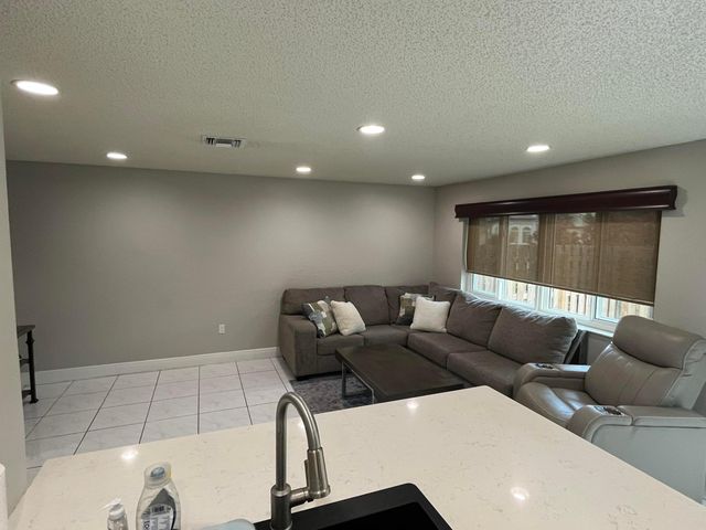 1933 NW 99th Avenue, Pembroke Pines, FL 33024