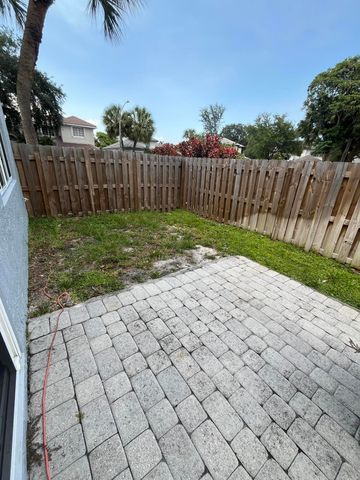 1933 NW 99th Avenue, Pembroke Pines, FL 33024