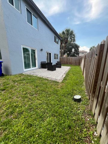 1933 NW 99th Avenue, Pembroke Pines, FL 33024