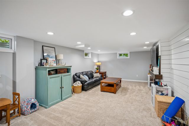 917 14th Street, West Des Moines, IA 50265
