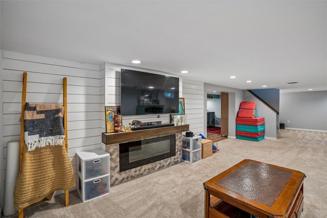 917 14th Street, West Des Moines, IA 50265