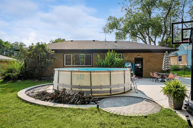 917 14th Street, West Des Moines, IA 50265