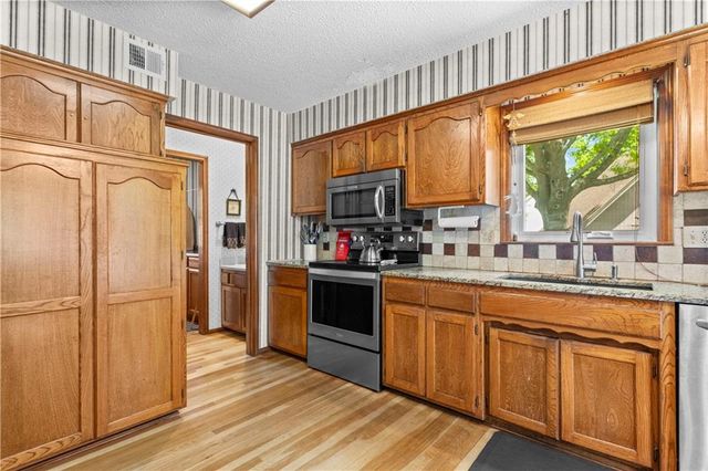 400 N Persimmon Drive, Olathe, KS 66061