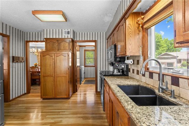 400 N Persimmon Drive, Olathe, KS 66061