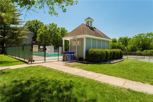 400 N Persimmon Drive, Olathe, KS 66061