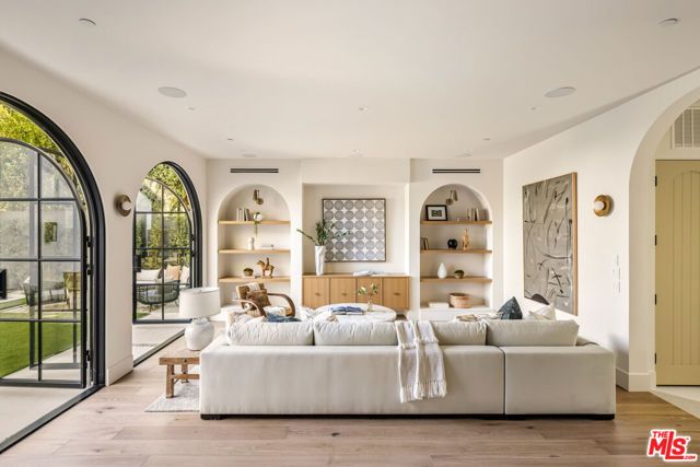 344 N Vista Street, Los Angeles, CA 90036