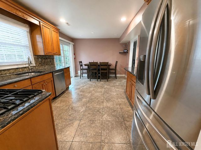 3 Netherwood Circle, Edison, NJ 08820