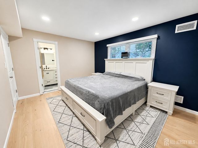 3 Netherwood Circle, Edison, NJ 08820