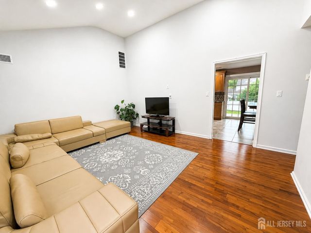 3 Netherwood Circle, Edison, NJ 08820