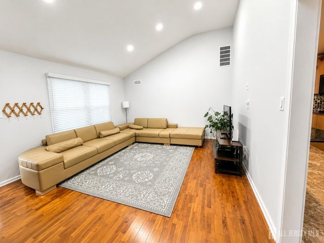 3 Netherwood Circle, Edison, NJ 08820