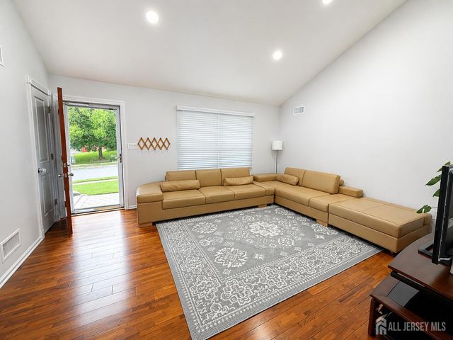 3 Netherwood Circle, Edison, NJ 08820