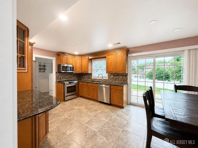 3 Netherwood Circle, Edison, NJ 08820