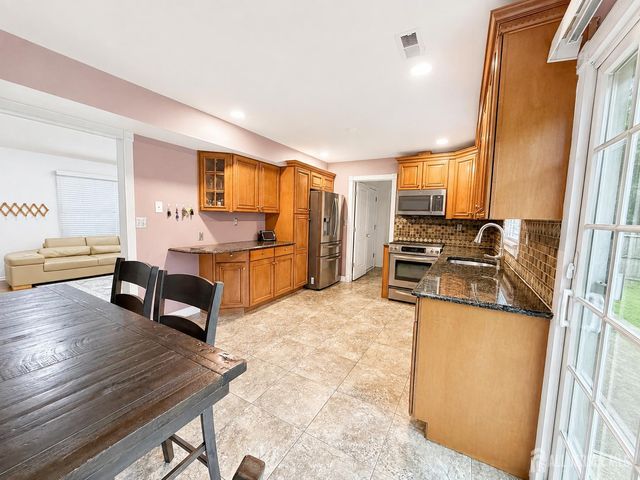 3 Netherwood Circle, Edison, NJ 08820