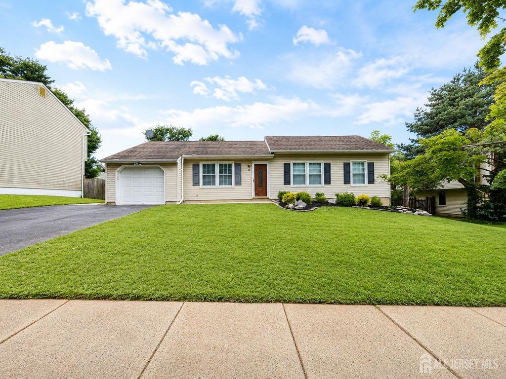 3 Netherwood Circle, Edison, NJ 08820
