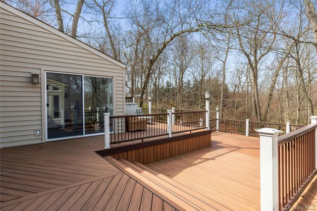 7 Windemere Crest, Woodbury, NY 11797