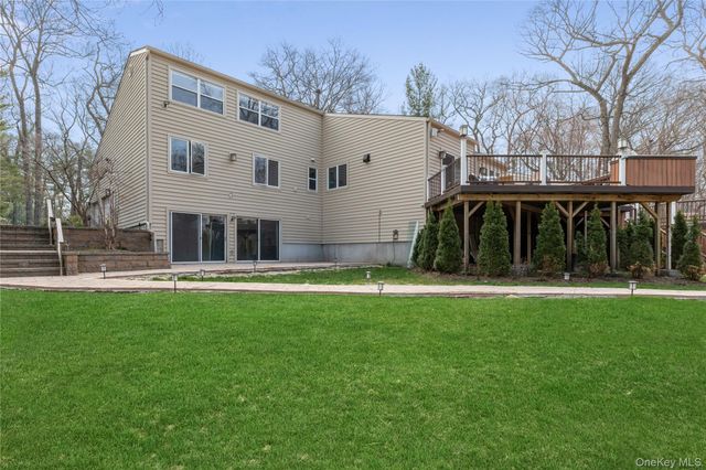 7 Windemere Crest, Woodbury, NY 11797