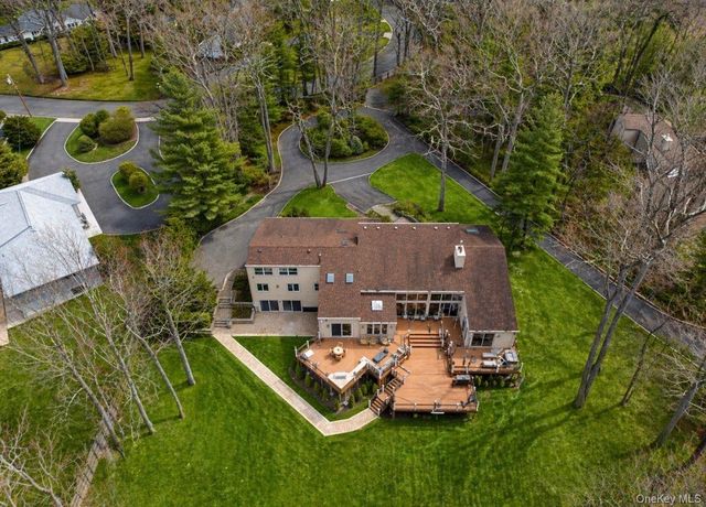 7 Windemere Crest, Woodbury, NY 11797