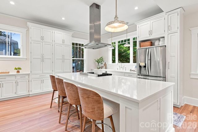 559 N Main Street, Davidson, NC 28036