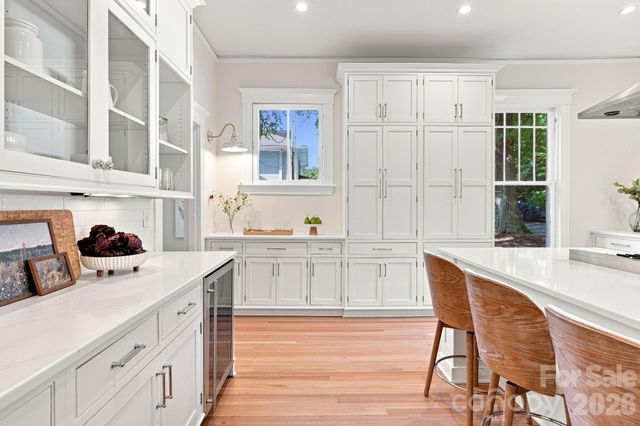 559 N Main Street, Davidson, NC 28036