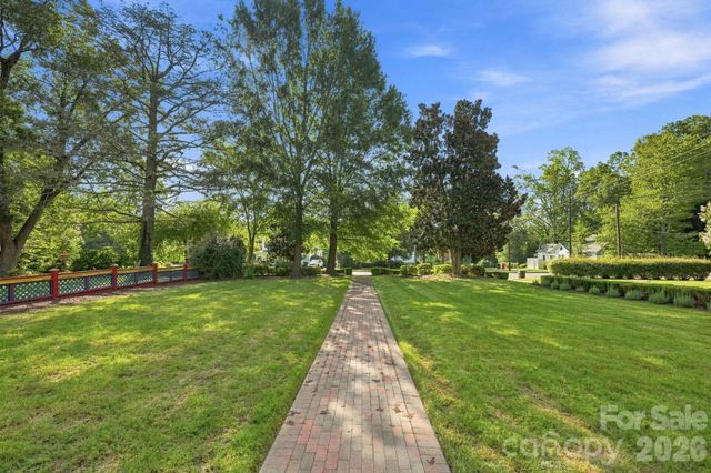 559 N Main Street, Davidson, NC 28036