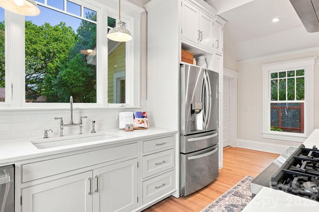 559 N Main Street, Davidson, NC 28036