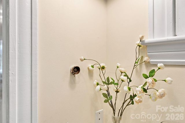559 N Main Street, Davidson, NC 28036