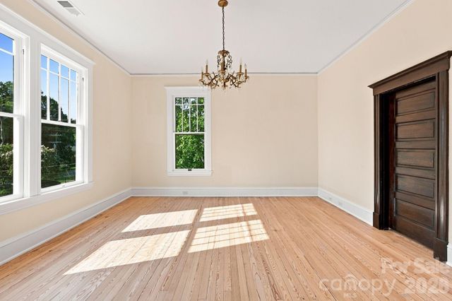 559 N Main Street, Davidson, NC 28036