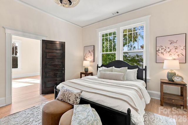 559 N Main Street, Davidson, NC 28036