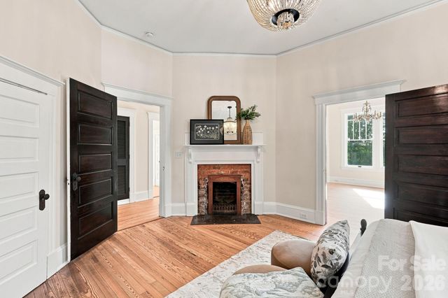 559 N Main Street, Davidson, NC 28036