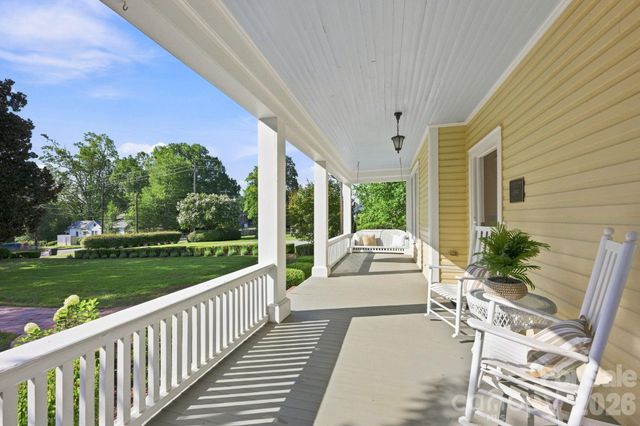 559 N Main Street, Davidson, NC 28036