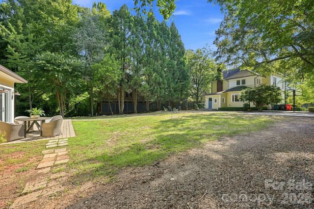 559 N Main Street, Davidson, NC 28036