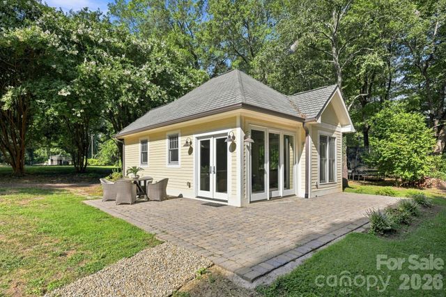 559 N Main Street, Davidson, NC 28036