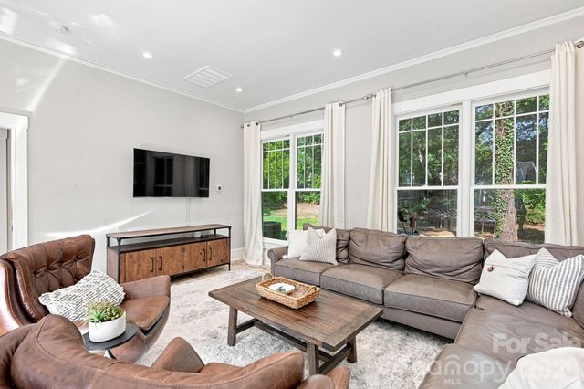 559 N Main Street, Davidson, NC 28036