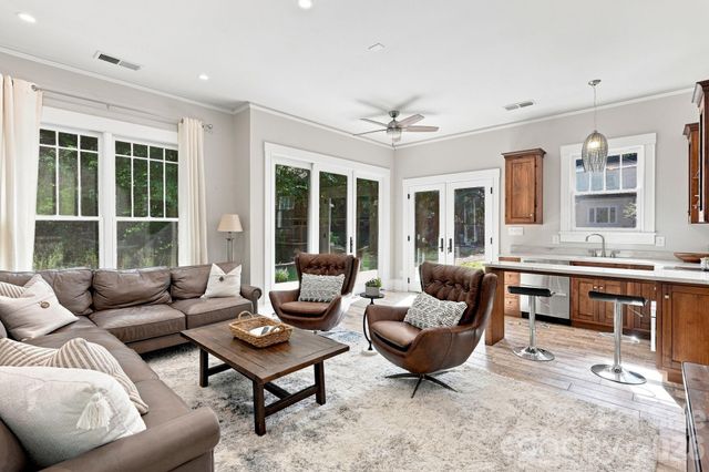 559 N Main Street, Davidson, NC 28036