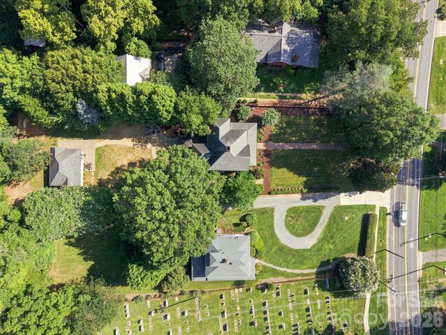 559 N Main Street, Davidson, NC 28036